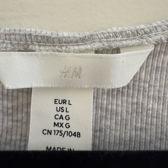 H&M Gray Long Sleeve Women's Top - Picture 4 of 5